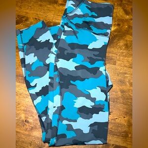 Lululemon women’s teal camo leggings size 6 EUC